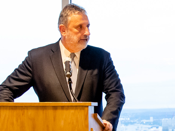 Oud VS-ambassadeur Schuwer: leg Poetin nu al sancties op