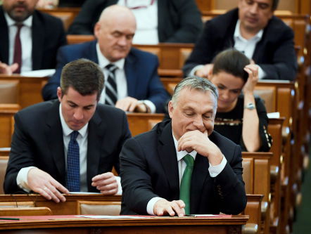 Orbán en de gemuilkorfde Hongaarse pers