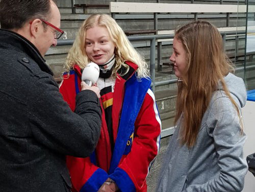 De jonge zusjes Velzeboer