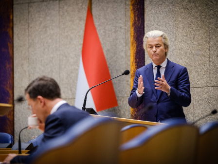 Rutte overleeft motie van wantrouwen