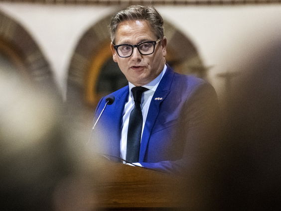 Guus Meeuwis auf Deutsch