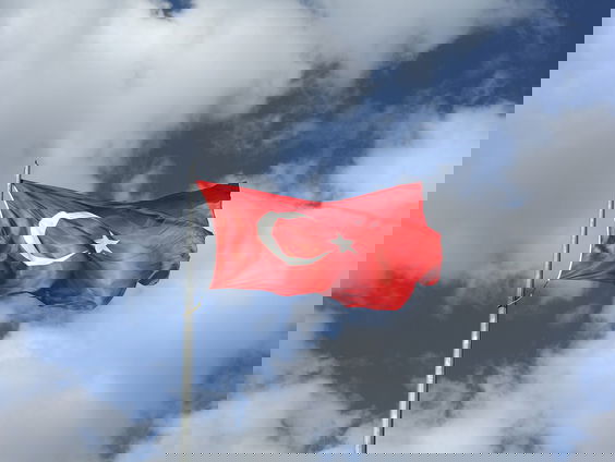 Rapper Murda kan tot 10 jaar Turkse cel krijgen voor promoten drugs in songtekst