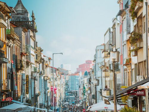 Laat 50-minners gecontroleerd weer met het normale leven starten.