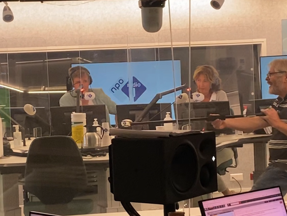 Dierenarts Peter Klaver met nieuws uit de natuur: dierentuinen, edelherten en het verdoven van een koe