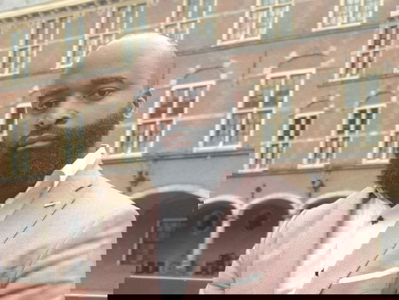 Kunststof - Kiza Magendane, schrijver