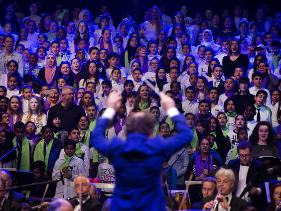 Is het verstandig om zangkoren weer te laten beginnen?