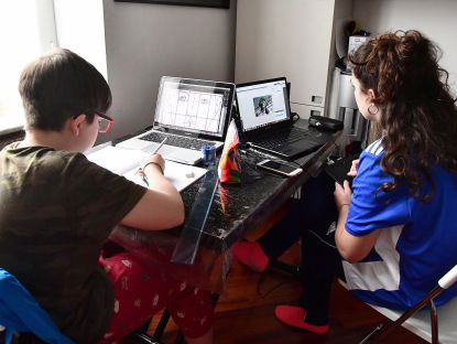 Amsterdam leent duizenden laptops aan kinderen zonder computer