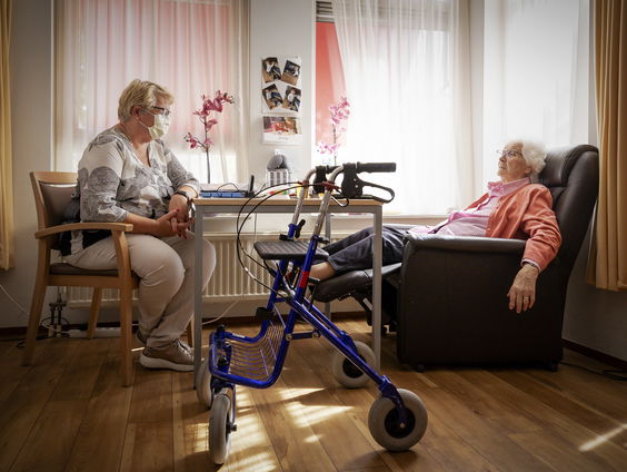 Sarah Blom over vepleeghuizen en de lockdown