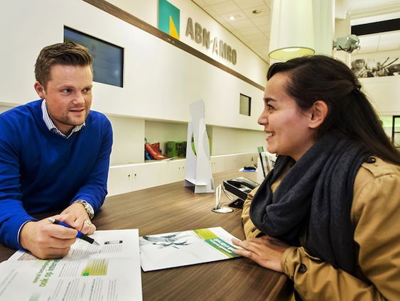 Dichtstbijzijnde bankfiliaal 40 km verderop: hoe doe je dat als je niet mobiel bent?