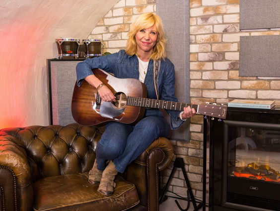 Claudia de Breij komt met 'Safe Cave'