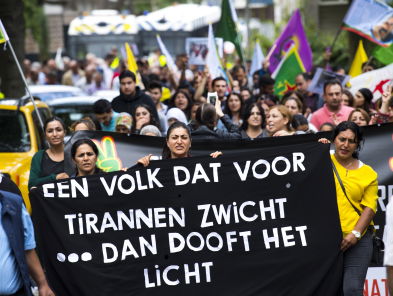 Bagdad zet alles op alles om afscheiding Koerdistan te voorkomen