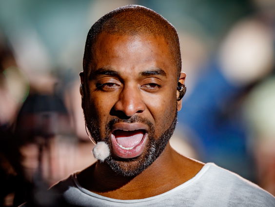 Dwight Dissels actueler dan ooit met single 'Een echte Nederlander'