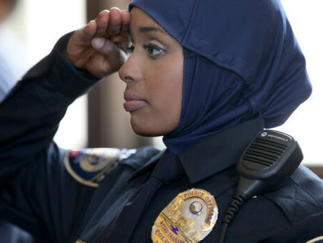 Amsterdamse politie wil hoofddoekjes toelaten