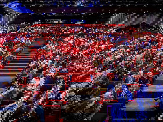 Het theater in over dictators en hun eetgewoontes