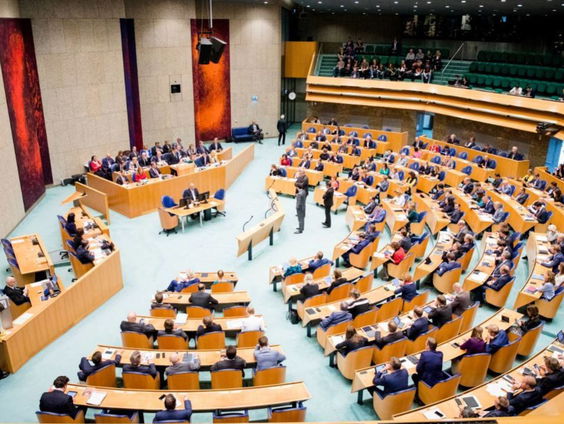 Zwevende kiezers Omar, Gerjanne en Hanneke op zoek naar een partij