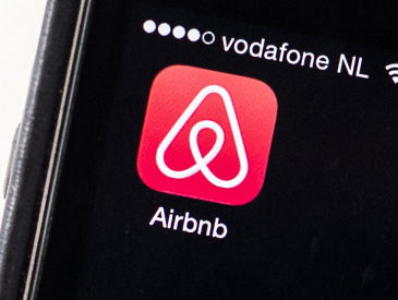 'Overheid moet bedrijven als Airbnb temmen'
