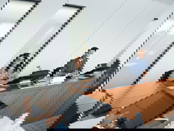 Gedeputeerde Henk Staghouwer van Groningen moet woensdag in debat