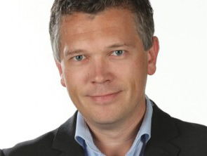 Parlementair journalist Wouter de Winther van de Telegraaf neemt al het politieke nieuws in campagnetijd ...