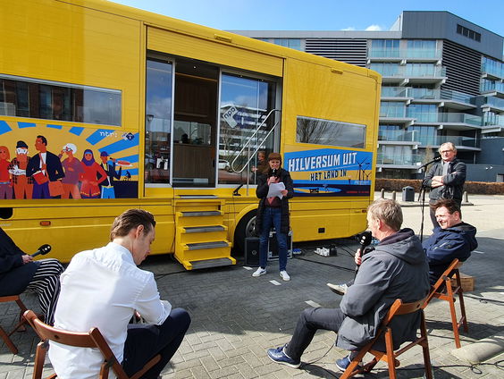 Offline: Had Rutte op moeten stappen?