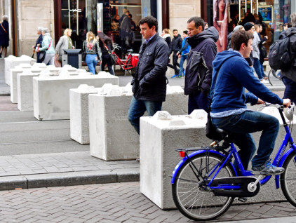 Stand.nl: Het plaatsen van betonblokken geeft een veilig gevoel