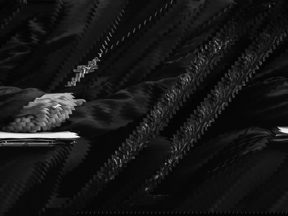 Frankrijk in rep en roer na moord op priester