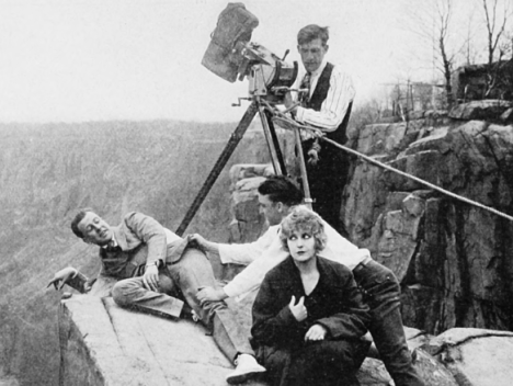 Hoe schrijf je een epische cliffhanger? Lex Passchier weet het misschien...