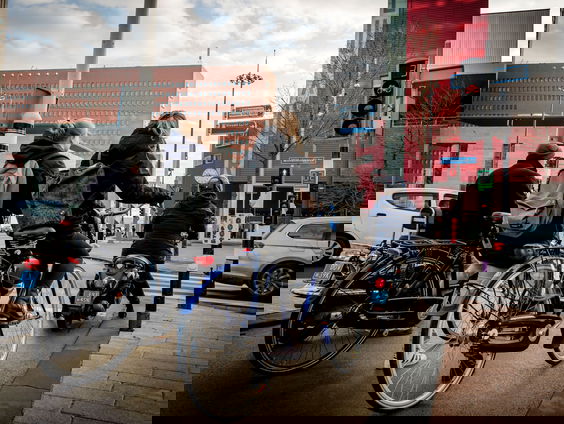 Feit of fictie: knoppen bij verkeerslichten voor fietsers zijn nep