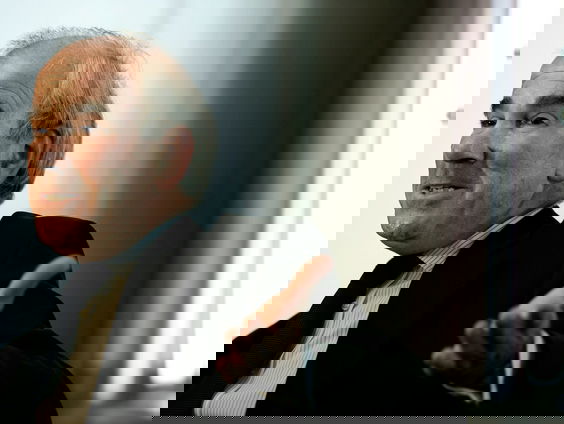 Weisglas prijst aftreden Kaag, hekelt aanblijven Bijleveld