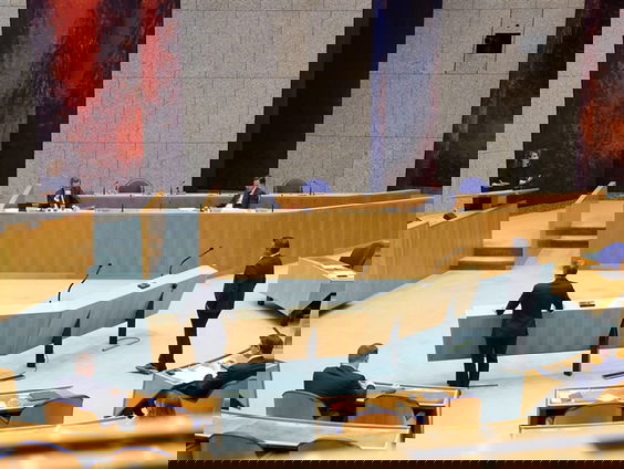 Stand.nl: 'De werkdruk voor politici is te hoog'