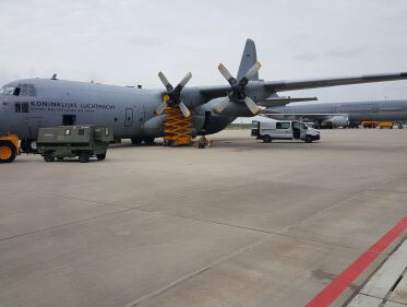 Hulpgoederen voor Sint-Maarten staan klaar op vliegbasis Eindhoven