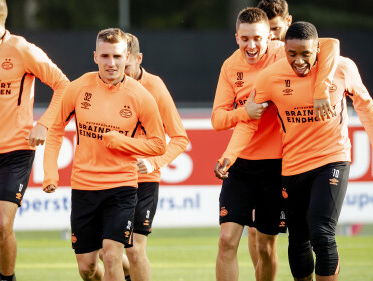 PSV'er Ryan Thomas voelt zich weer voetballer: "Het was soms donker in mijn hoofd"