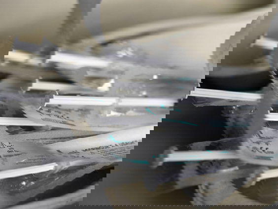 Hoe verstandig is het stopzetten van de AstraZenecavaccinaties?