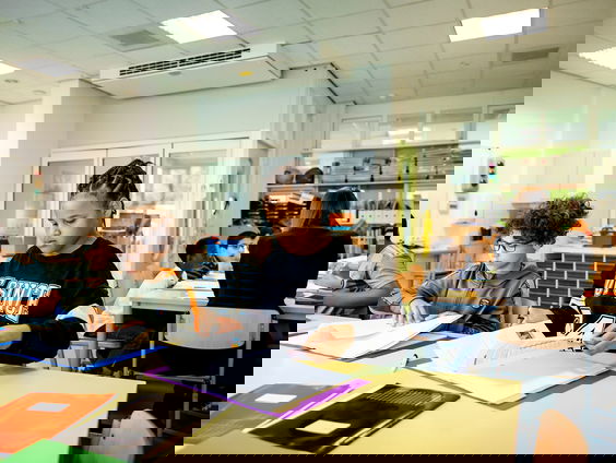 Commercieel onderwijs: broodnodig of onnodig?