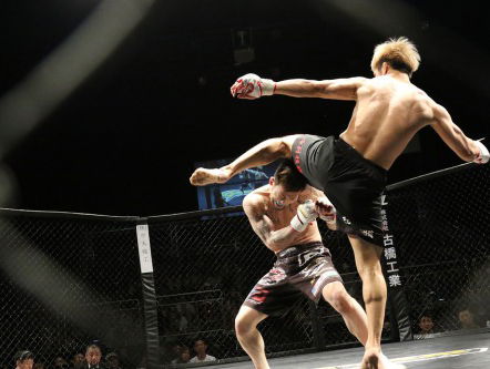 De strijd tussen twee titanen binnen de MMA! Hoe gaat dit eruit zien? Je hoort het bij Riza.