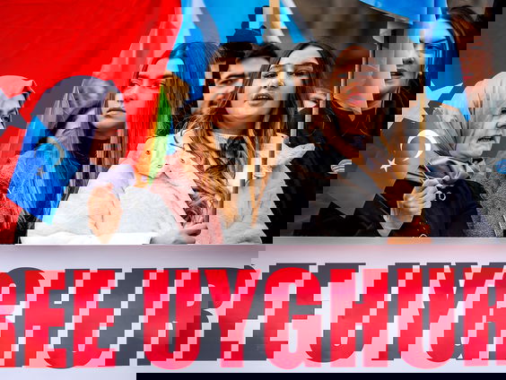 Aangifte tegen C&A en Nike om dwangarbeid door Oeigoeren