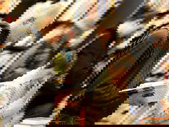 Feit of fictie: hoeveel auteurs komen rond van hun werk in Nederland?