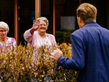 Een duivels dilemma: versoepelen bezoekverbod verpleeghuizen