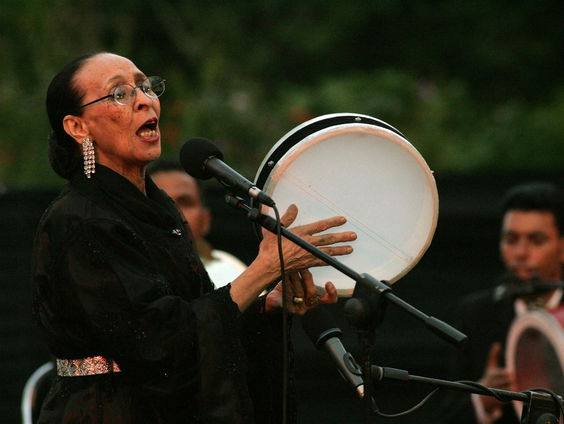 Uur 2: 'U wordt door niemand verwacht' #2, de koningin van het Marokkaanse levenslied OVT 11-04-2021