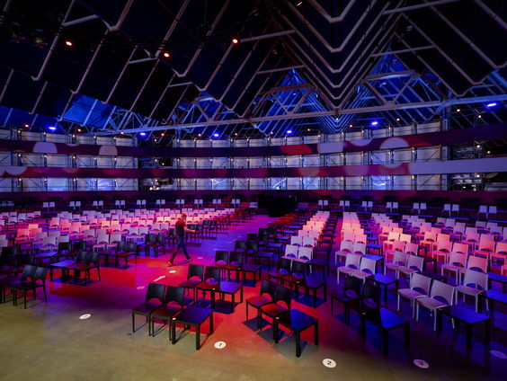 Minder publiek in theaterzalen, acteur Samin Amini teleurgesteld maar begripvol