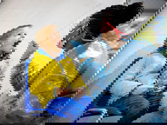 Zijn er strengere coronamaatregelen op basisscholen nodig?