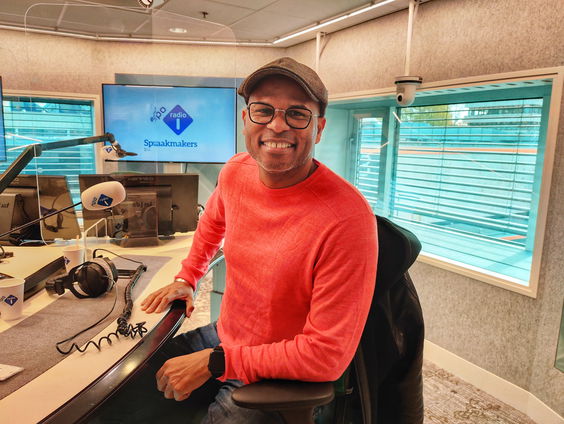 Cabaretier Roué Verveer over boek 'Gelukkig zijn is geen kwestie van geluk hebben'