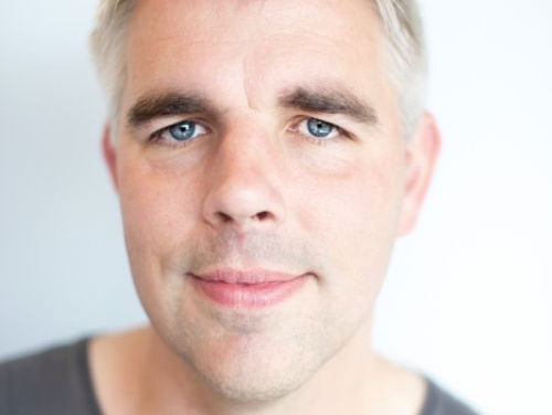 Spelspel met Rutger Kiezebrink, Ronde 1: Leonie Sanders vs Dennis van Zoerlandt