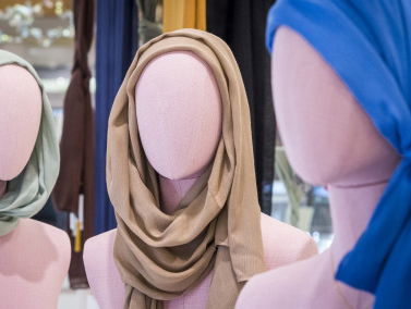 'Agente die hoofddoek wil dragen kan rechtszaak beginnen'