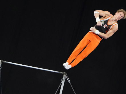 Epke Zonderland wint goud aan rekstok op EK