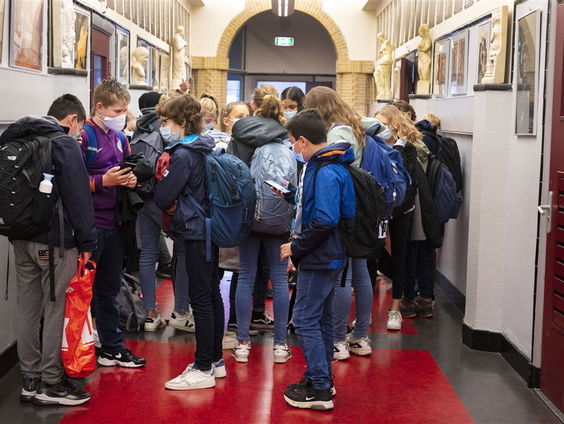 Hoe gaan onze buren naar school?