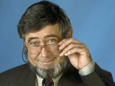 Chriet Titulaer overleden