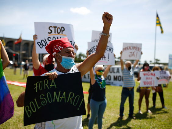 Bolsonaro onder vuur vanwege corona-aanpak