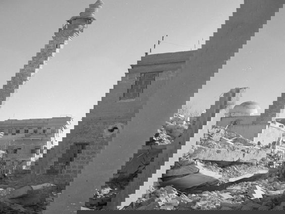 Uur 1: De vierde Gaza-oorlog, hoe Annie M.G. Schmidt en Harry Bannink de Nederlandse 'Mjoeziekul' maakten ...