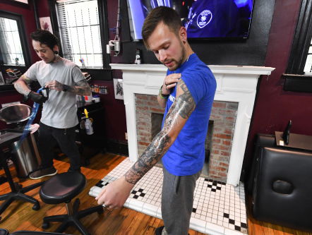 Ook tattooshops zijn weer open