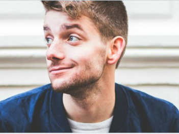 Bas Derks met het gedicht 'prinses - Koningsdag'